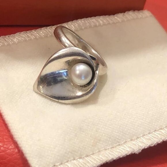 James Avery Calla Lily Rare Retired Ring !!!!!! NWOT!!!!! - Picture 1 of 2
